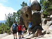 Rodinná póza (fotící turista nám ovšem uříznul nohy). | Family pic (unfortunately the picture taking volunteer cut off our feet).