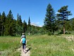 Museli jsme jít od záchytného parkoviště kus pěšky navíc, ale naštěstí tam kromě silnice vedla pěkná pěšinka. | We have to walk a bit from the winter parking to the trail head. Fortunately the path was pretty nice. 