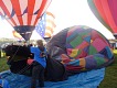 Pepe nafukuje Dragon Moon. | Pepe inflating Dragon Moon.