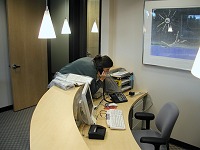 Nával práce hnedka srána