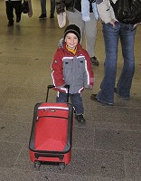 Tom inseparable from his luggage