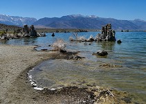 Tufy na Mono Lake