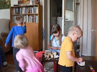 Dětí je najednou plno.