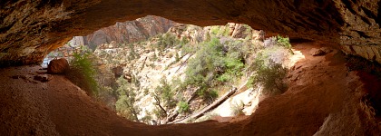 Zion: a way to the lookout led through this cave.