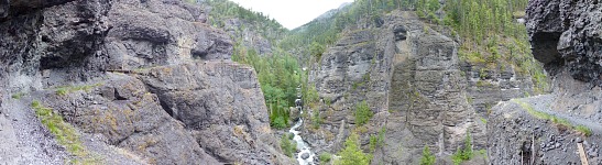 Národní rekreační chodník Medvědí potok u Ouray, Colorado.