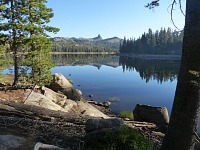 Ranní zrcadlo na Tamarack Lake.