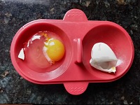 Takhle vypadá vejce bez skořápky.