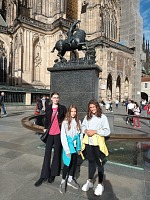 Lisa, Oli and Elsa at Prague Castle.
