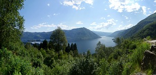 Sørfjorden: a fjord with the Ulvsnesøy Island near Bruvik is simply named Southern.